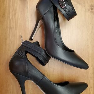 Le Chateau Black High Heel with Ankle Strap Size 7